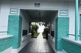 1990 Bay Dr, Miami Beach, FL 33141 - Photo 4