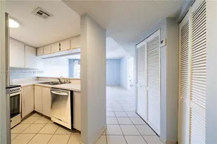 2600 Collins Ave, Miami Beach, FL 33140 - Photo 24