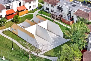 10857 NW 7th St, Miami, FL 33172 - Photo 8