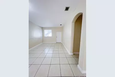 1658 SE 28th Ct #101, Homestead, FL 33035 - Photo 4