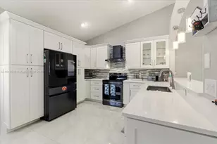 9353 Cove Point Cir, Boynton Beach, FL 33472 - Photo 4