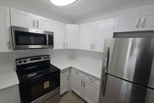 8101 Crespi Blvd, Miami Beach, FL 33141 - Photo 6