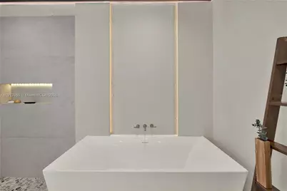 520 Bay Point Rd, Miami, FL 33137 - Photo 32