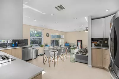 5805 NW 108th Pl, Doral, FL 33178 - Photo 14