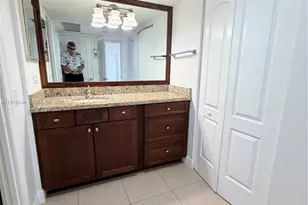3701 N Country Club Dr, Aventura, FL 33180 - Photo 14