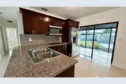 5020 NW 170th St, Miami Gardens, FL 33055 - Photo 6