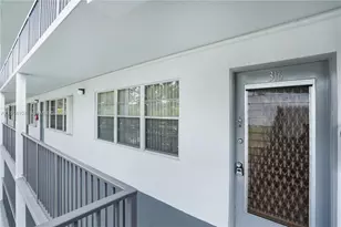 13250 SW 4th Ct, Pembroke Pines, FL 33027 - Photo 2