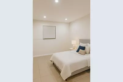 1046 Foster Rd #1, Hallandale Beach, FL 33009 - Photo 4