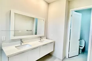 10410 NW 67th St, Doral, FL 33178 - Photo 12
