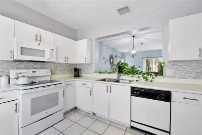 6004 Red Plum Ct, Tamarac, FL 33321 - Photo 6