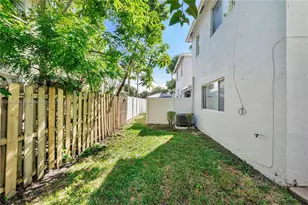 6004 Red Plum Ct, Tamarac, FL 33321 - Photo 18