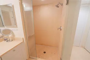 19900 E Country Club Dr, Aventura, FL 33180 - Photo 14