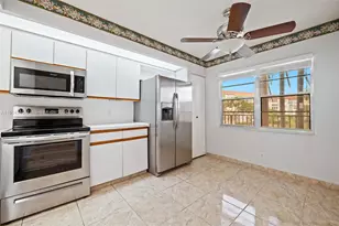 13001 SW 11th Ct, Pembroke Pines, FL 33027 - Photo 10