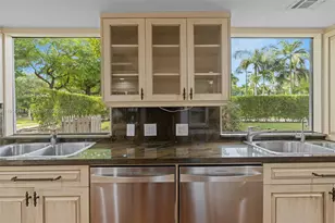 20215 W Oakhaven Cir, Miami, FL 33179 - Photo 24