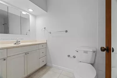 20215 W Oak Haven Cir, Miami, FL 33179 - Photo 76