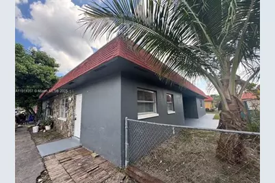7810 SW 10th St, North Lauderdale, FL 33068 - Photo 2