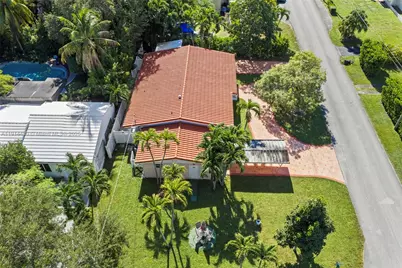 700 NE 118th St, Biscayne Park, FL 33161 - Photo 30