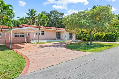 700 NE 118th St, Biscayne Park, FL 33161 - Photo 4