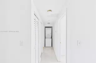 425 NE 30th St, Miami, FL 33137 - Photo 8