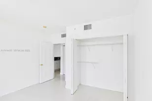 425 NE 30th St, Miami, FL 33137 - Photo 10