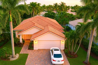 1946 Harbor View Cir, Weston, FL 33327 - Photo 2