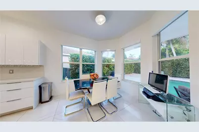 1946 Harbor View Cir, Weston, FL 33327 - Photo 12