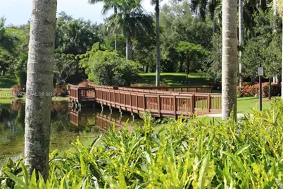 1946 Harbor View Cir, Weston, FL 33327 - Photo 32