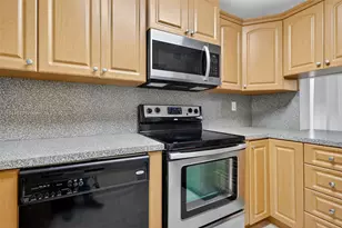 4291 W 10th Ct, Hialeah, FL 33012 - Photo 14