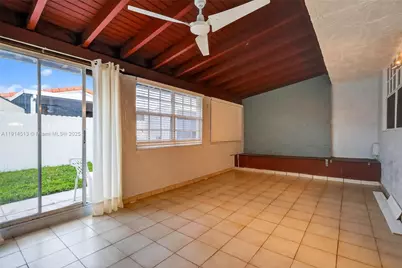 4291 W 10th Ct, Hialeah, FL 33012 - Photo 46