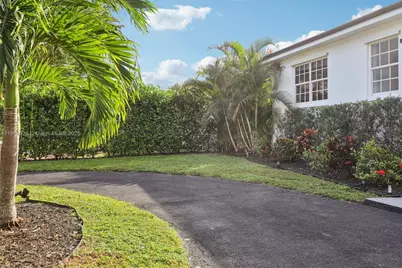 12630 NE Miami Pl, North Miami, FL 33161 - Photo 6