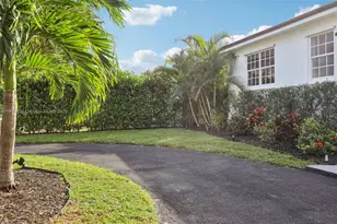 12630 NE Miami Pl, North Miami, FL 33161 - Photo 6