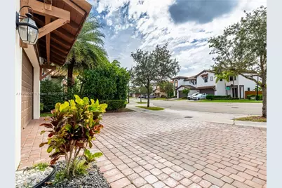 8777 NW 102nd Ct, Doral, FL 33178 - Photo 14