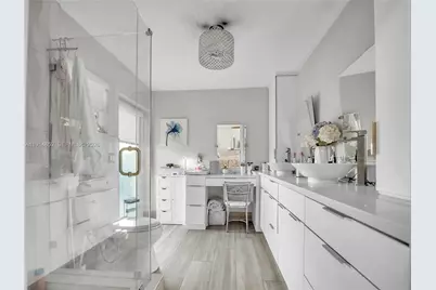 8530 NW 178th St, Hialeah, FL 33015 - Photo 12