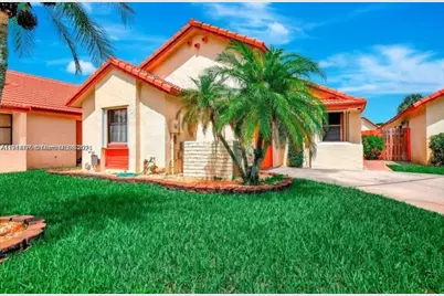 700 SW 113th Ave, Pembroke Pines, FL 33025 - Photo 1