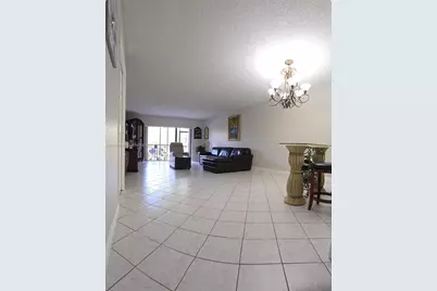 302 Lakeview Dr #102, Weston, FL 33326 - Photo 2