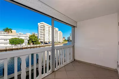 440 Paradise Isle Blvd #209, Hallandale Beach, FL 33009 - Photo 28