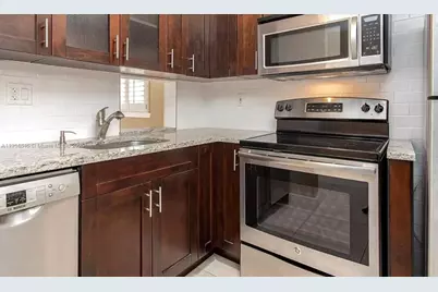 633 NE 2nd Ave #18, Fort Lauderdale, FL 33304 - Photo 1