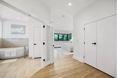 5735 N Bay Rd, Miami Beach, FL 33140 - Photo 32