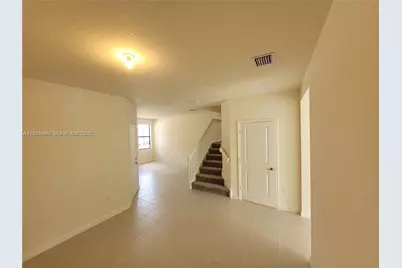 11125 W 33rd Ct, Hialeah, FL 33018 - Photo 4