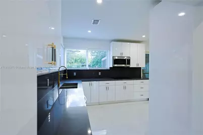 720 NE 143rd St, North Miami, FL 33161 - Photo 8