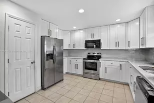 2920 NW 9th Pl, Fort Lauderdale, FL 33311 - Photo 2