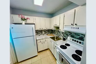 2213 NE 1st Ct #203, Boynton Beach, FL 33435 - Photo 4