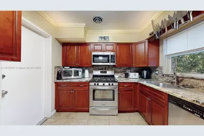 105 N 31st Ave, Hollywood, FL 33021 - Photo 10
