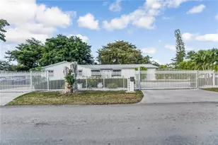 12601 SW 204th St, Miami, FL 33177 - Photo 38