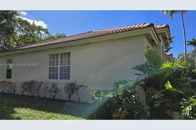 7950 NW 20th St, Pembroke Pines, FL 33024 - Photo 4