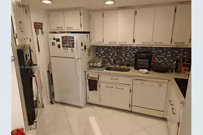 801 Brickell Bay Dr #671, Miami, FL 33131 - Photo 6