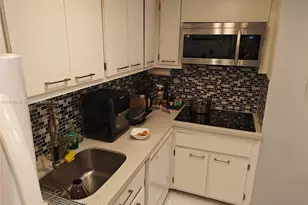 801 Brickell Bay Dr, Miami, FL 33131 - Photo 8