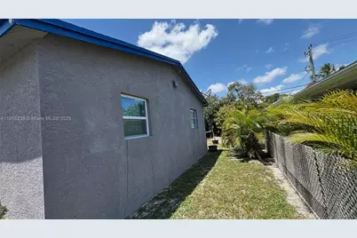 2731 NW 1st Ct, Pompano Beach, FL 33069 - Photo 2