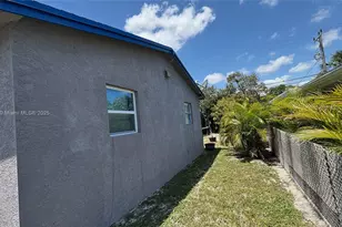 2731 NW 1st Ct, Pompano Beach, FL 33069 - Photo 2