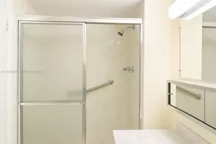 2780 NE 183rd St, Aventura, FL 33160 - Photo 18